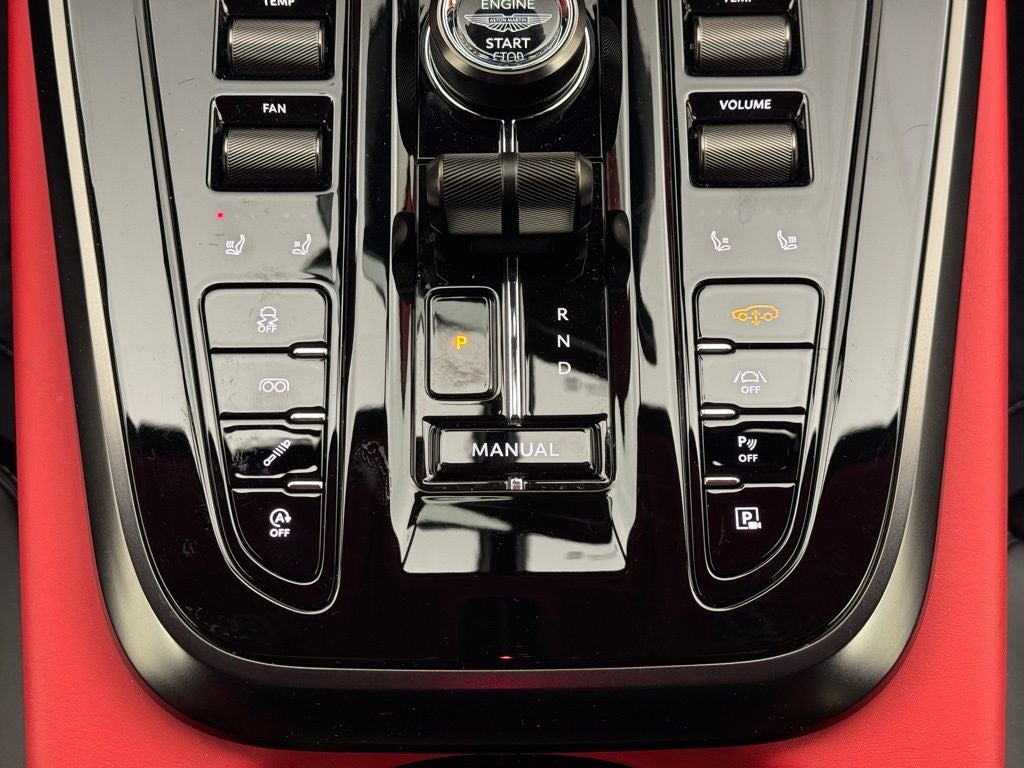 2025 Aston Martin DBX 707