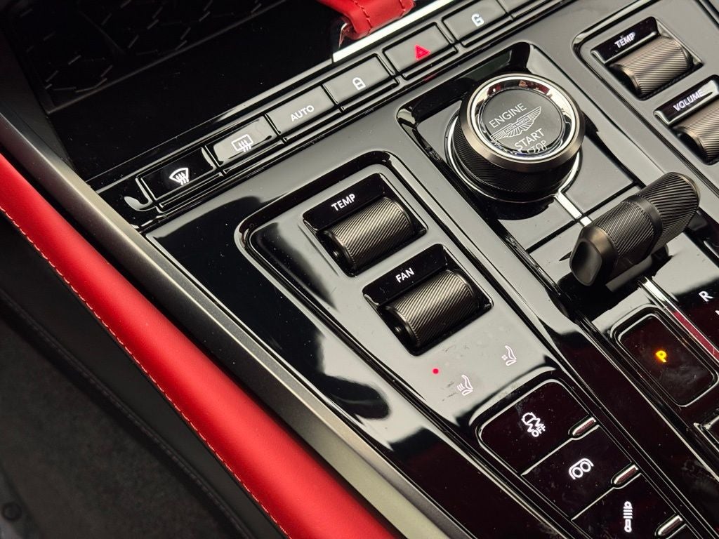 2025 Aston Martin DBX 707