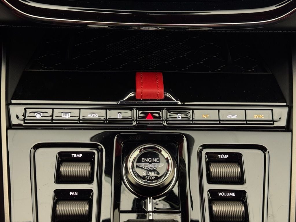 2025 Aston Martin DBX 707