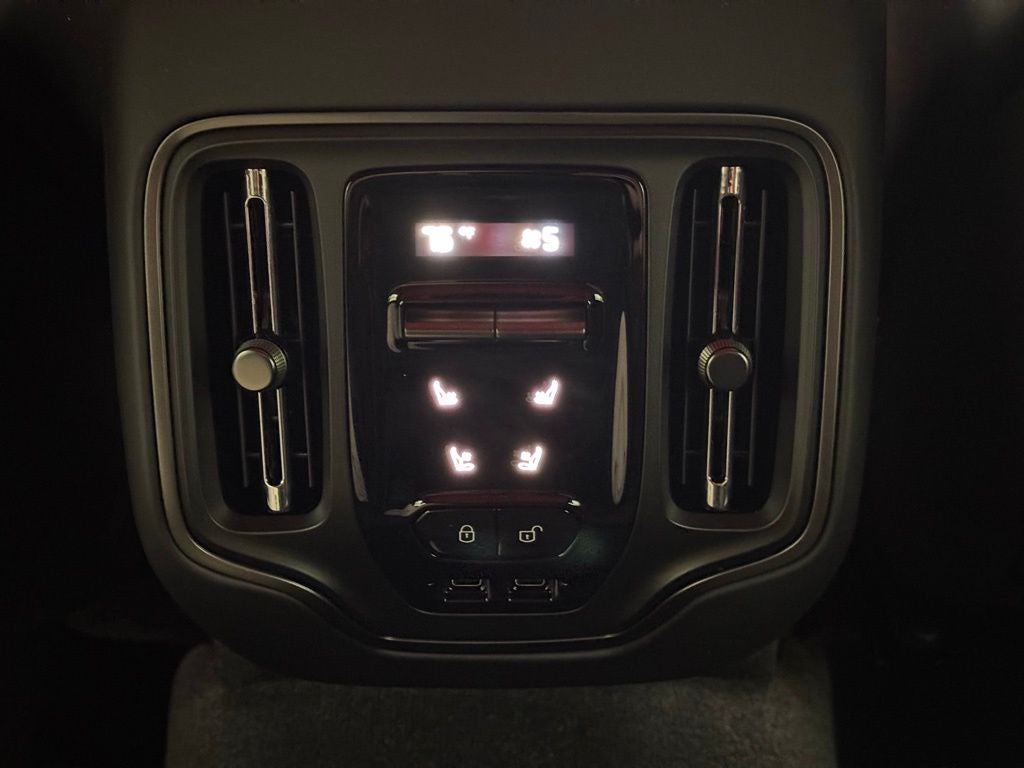 2025 Aston Martin DBX 707