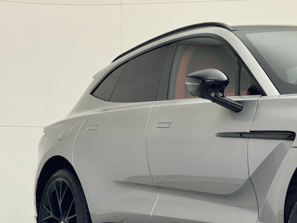 2025 Aston Martin DBX 707