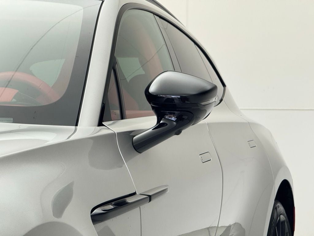 2025 Aston Martin DBX 707