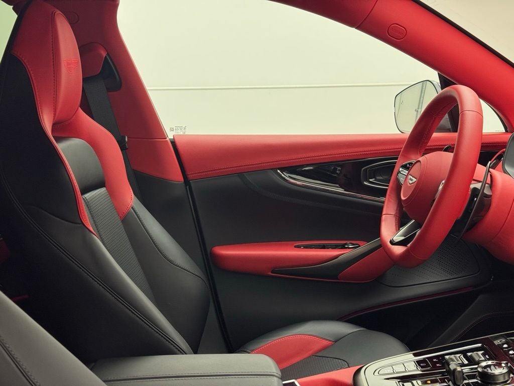 2025 Aston Martin DBX 707