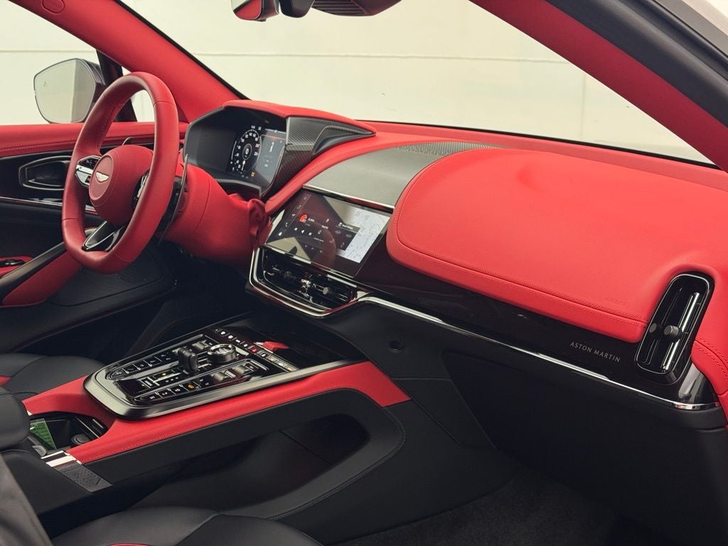 2025 Aston Martin DBX 707