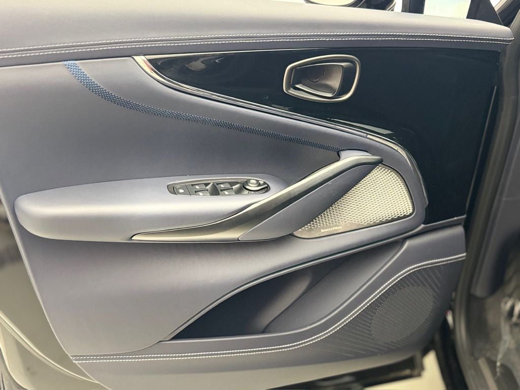 2025 Aston Martin DBX 707