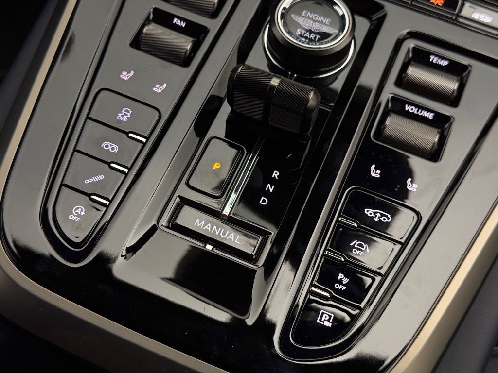 2025 Aston Martin DBX 707
