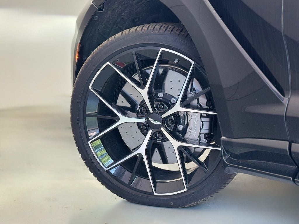 2025 Aston Martin DBX 707