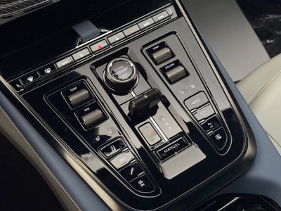 2025 Aston Martin DBX 707