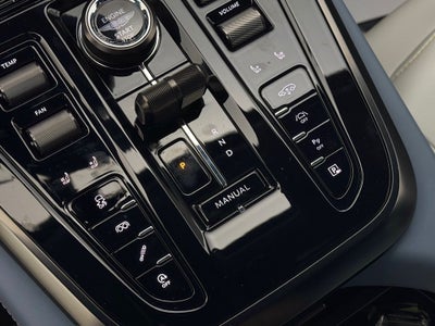 2025 Aston Martin DBX 707