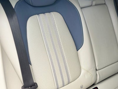 2025 Aston Martin DBX 707