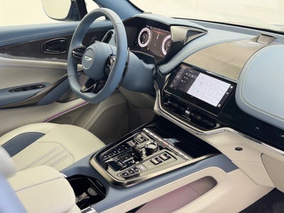 2025 Aston Martin DBX 707