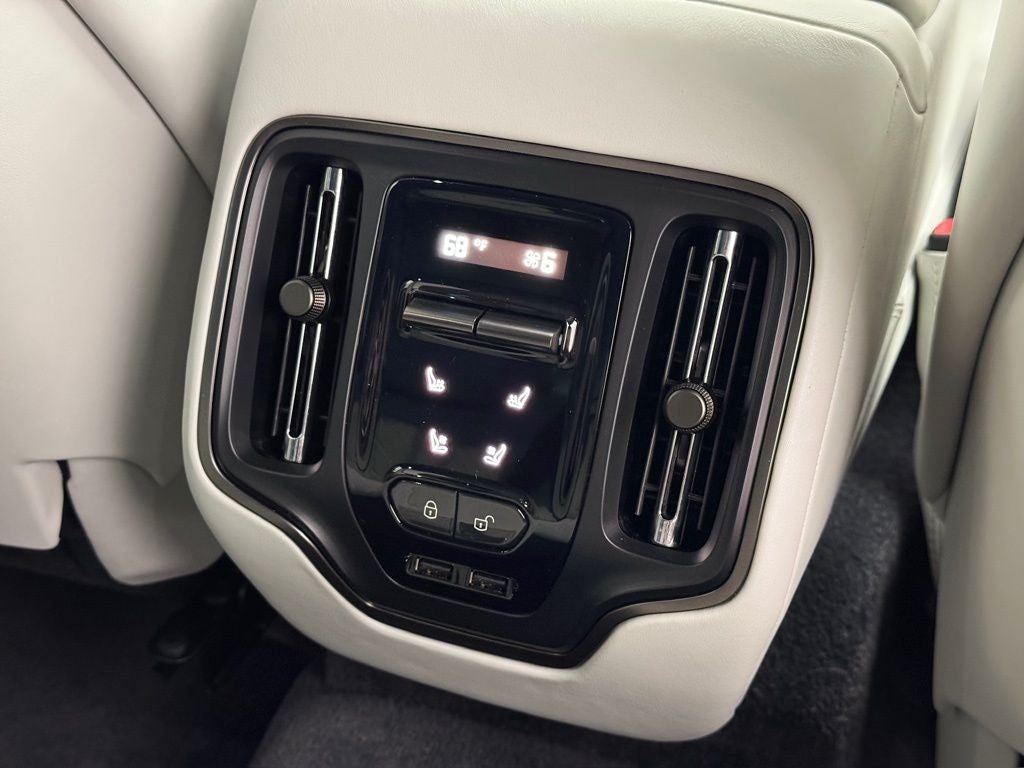 2025 Aston Martin DBX 707