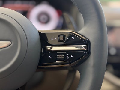 2025 Aston Martin DBX 707