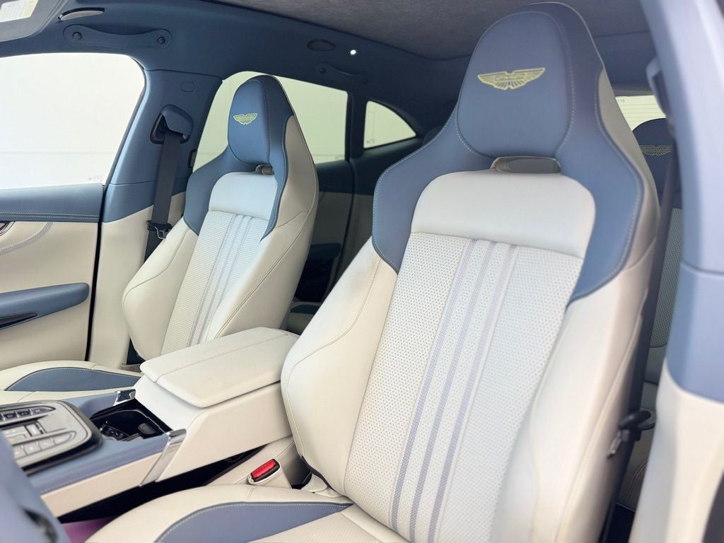 2025 Aston Martin DBX 707