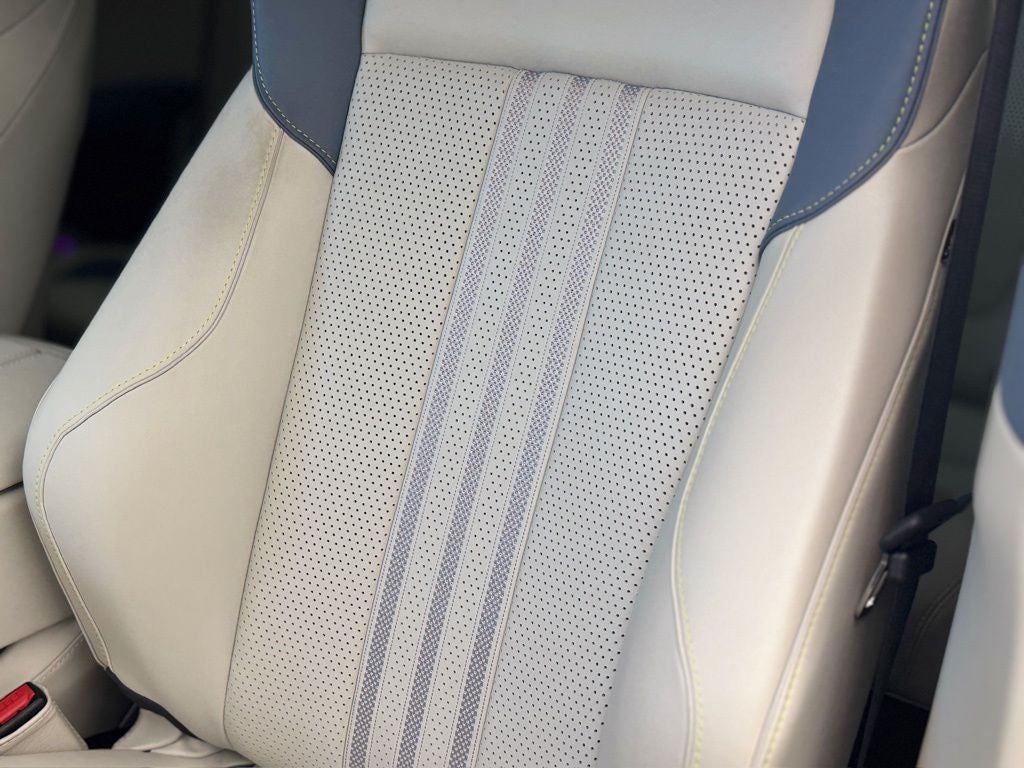 2025 Aston Martin DBX 707