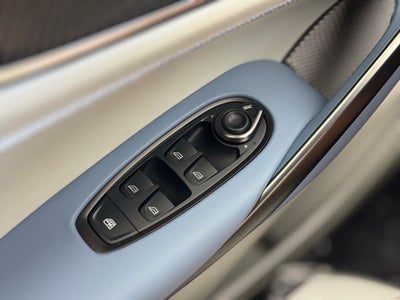 2025 Aston Martin DBX 707