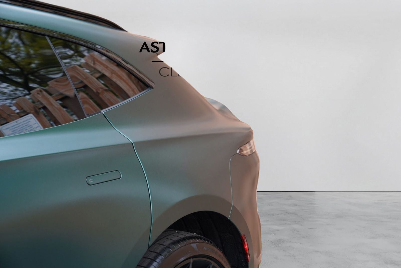 2025 Aston Martin DBX 707