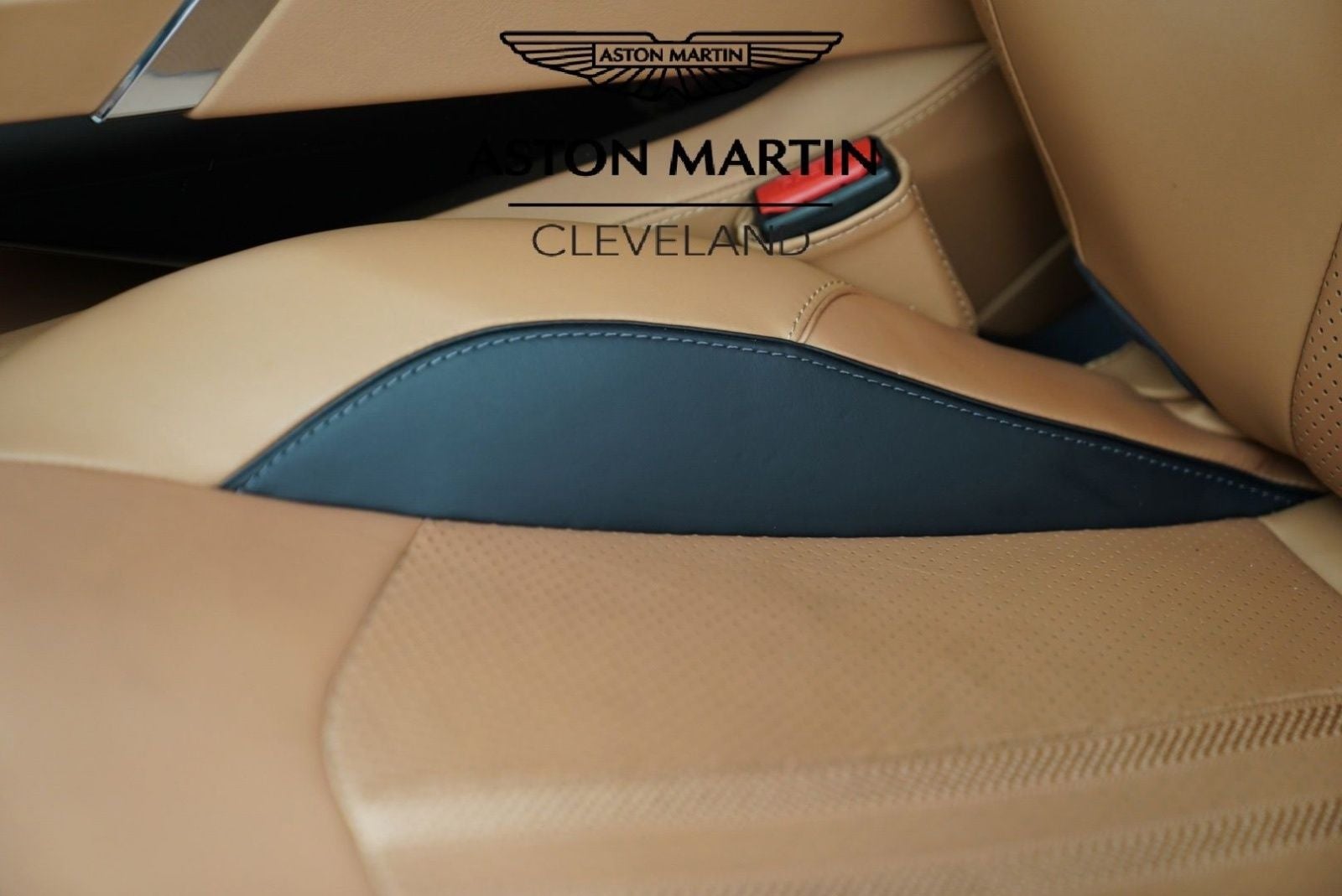 2025 Aston Martin DBX 707