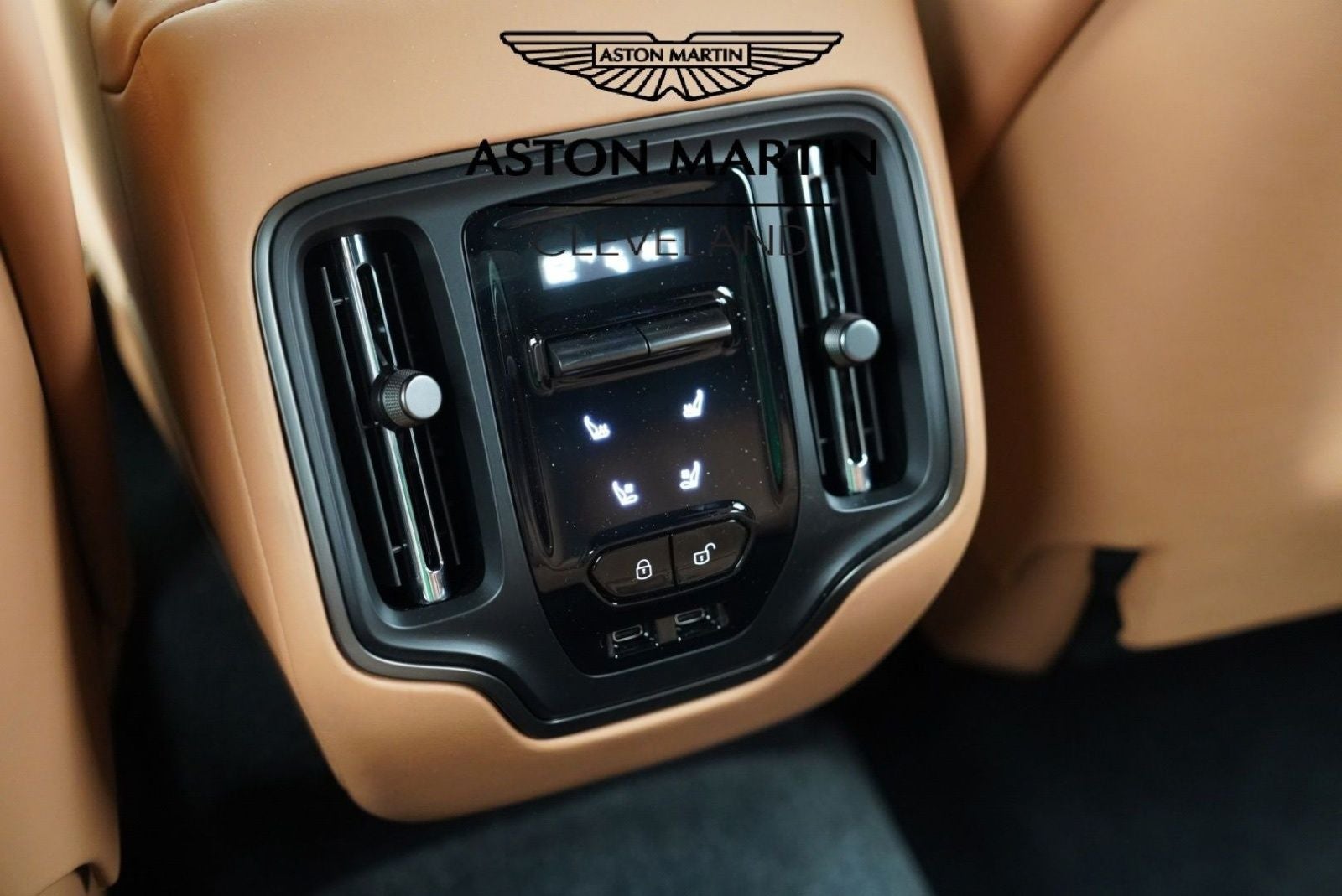 2025 Aston Martin DBX 707