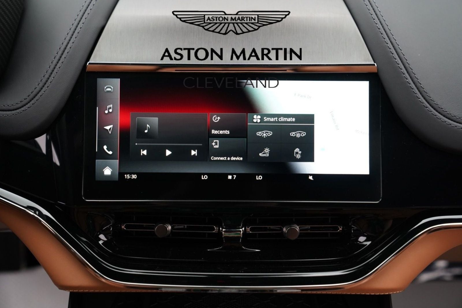 2025 Aston Martin DBX 707