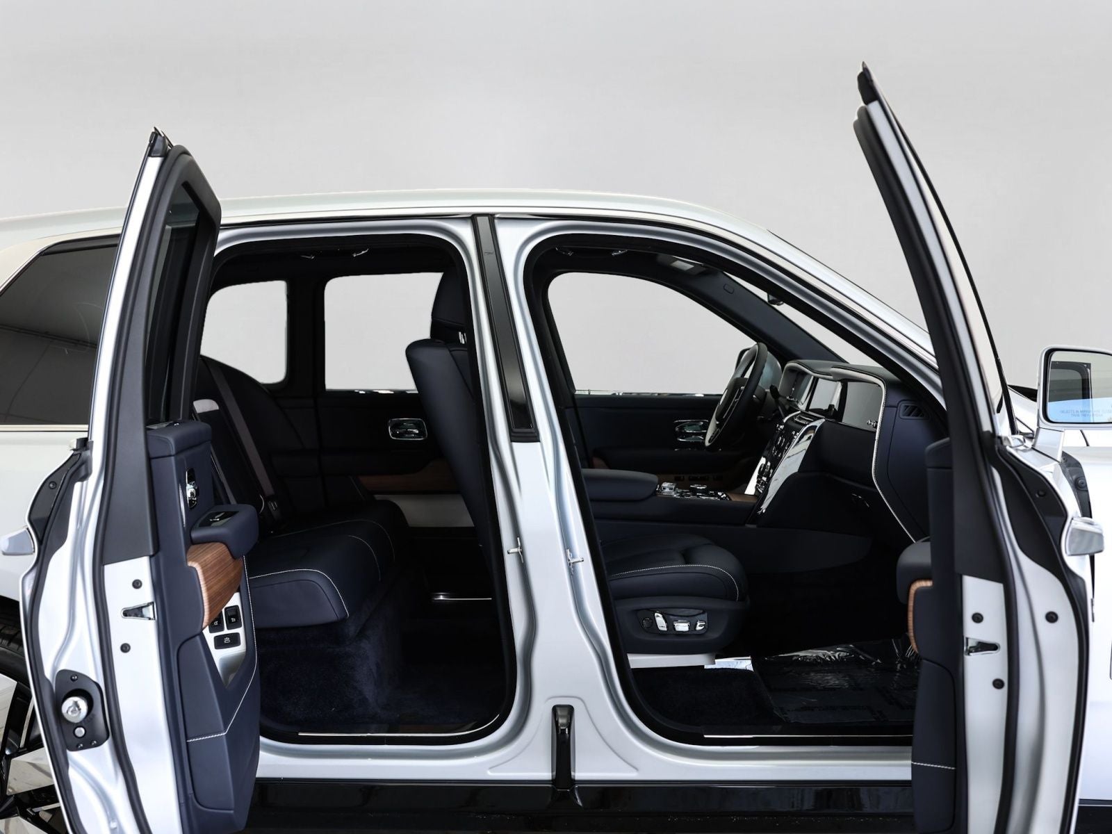 2026 Rolls-Royce Cullinan Base