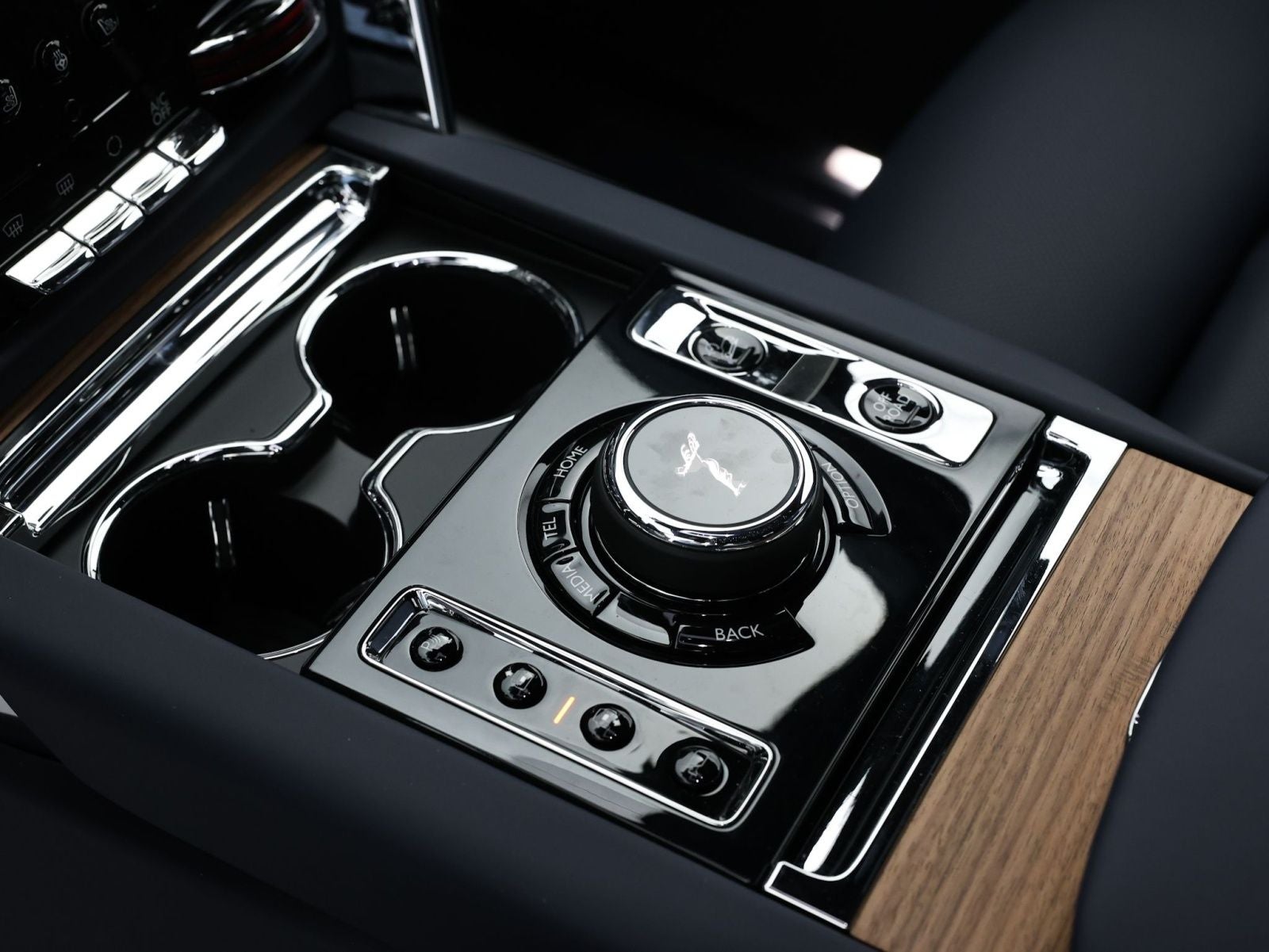 2026 Rolls-Royce Cullinan Base