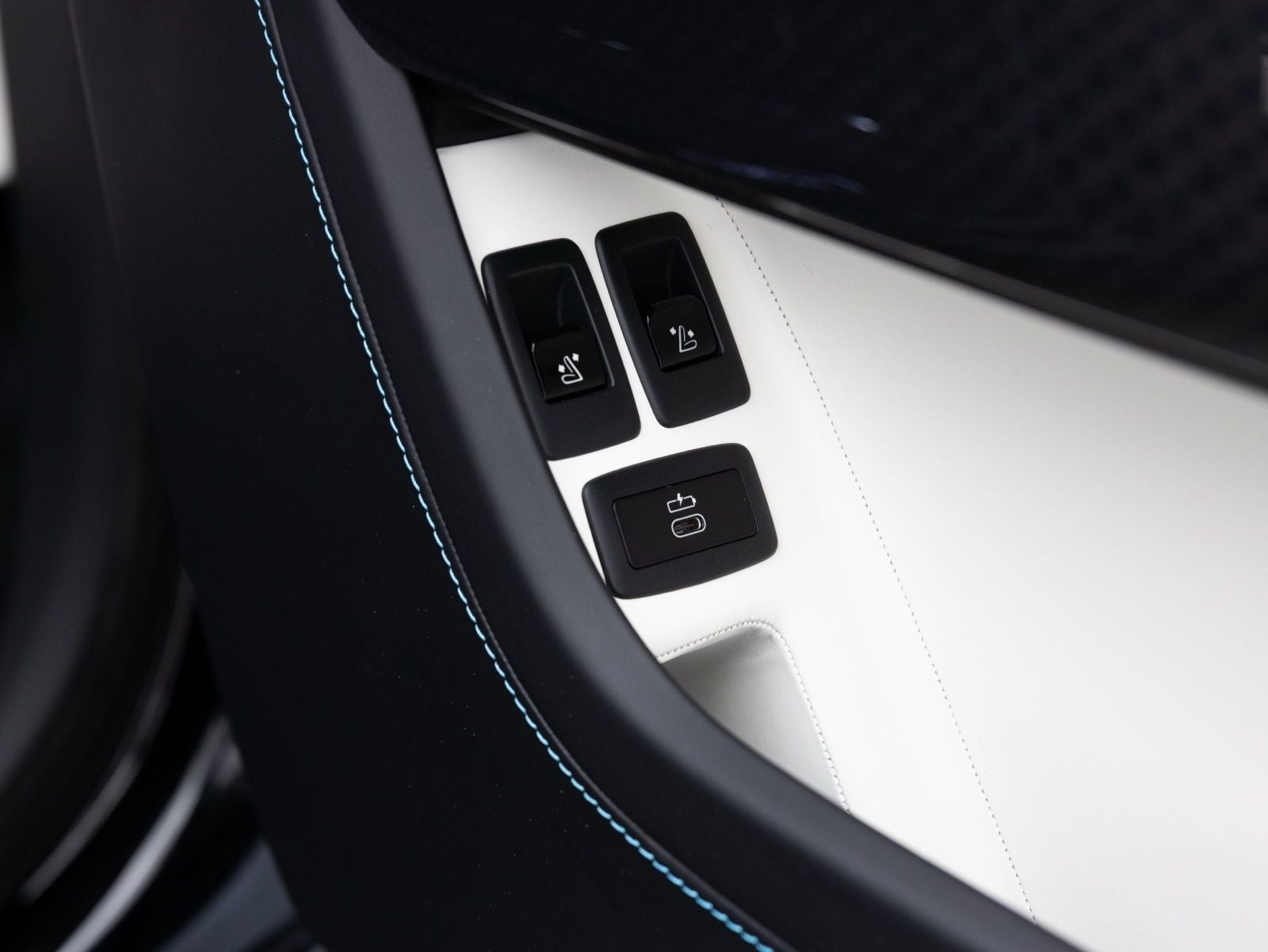 2027 Rolls-Royce Black Badge Cullinan 
