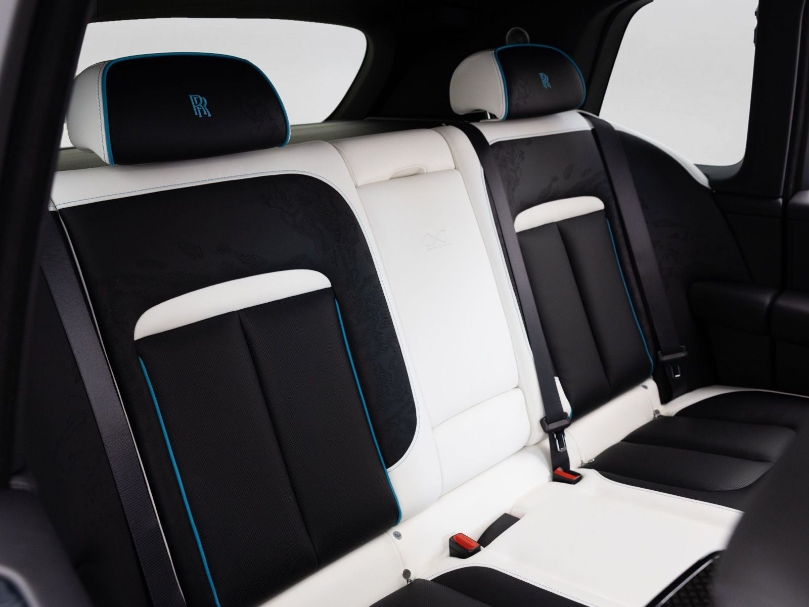 2027 Rolls-Royce Black Badge Cullinan 