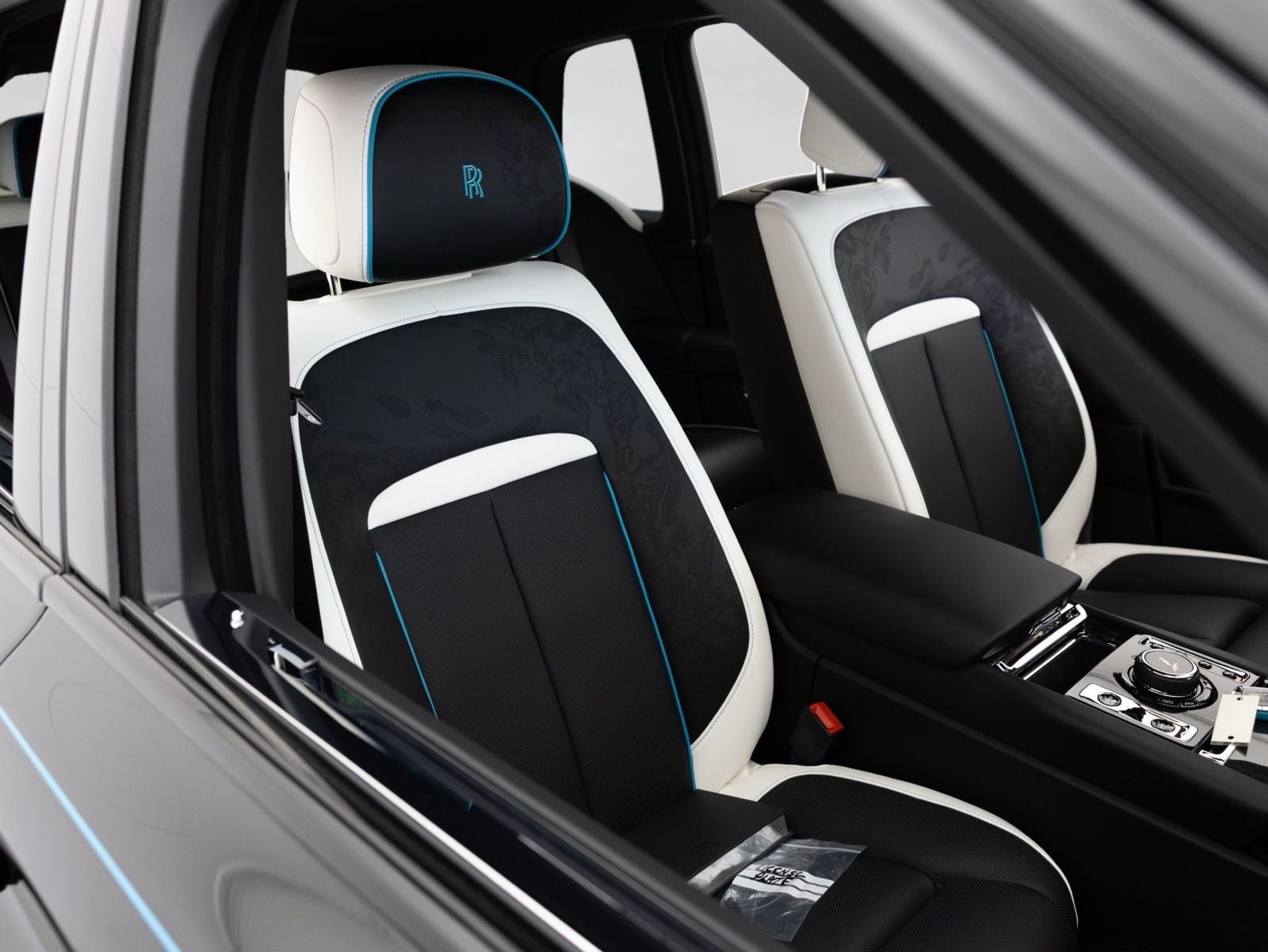 2027 Rolls-Royce Black Badge Cullinan 
