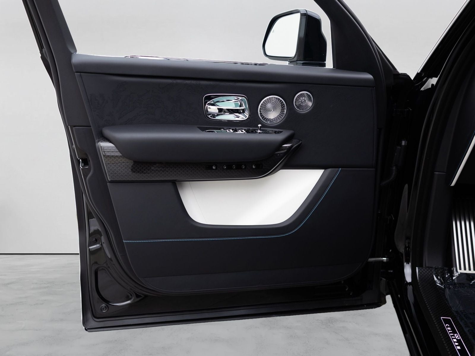 2027 Rolls-Royce Black Badge Cullinan 