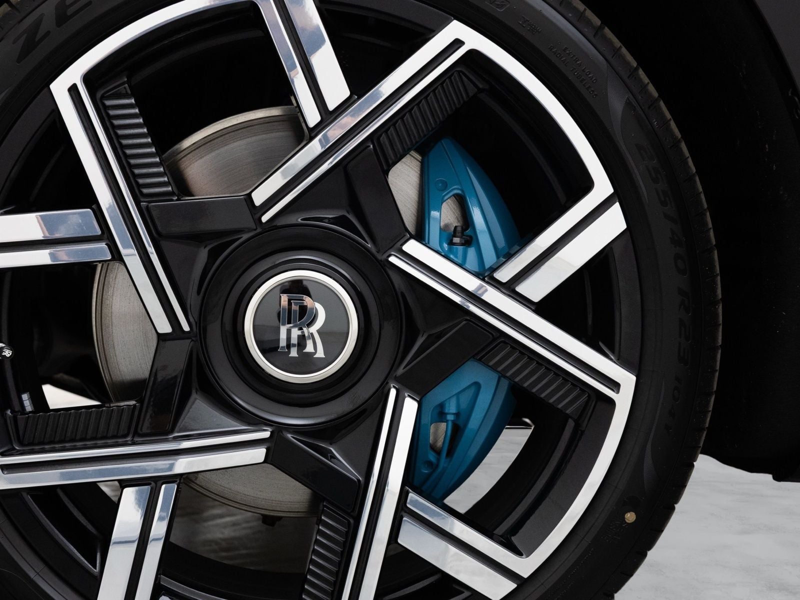 2027 Rolls-Royce Black Badge Cullinan 