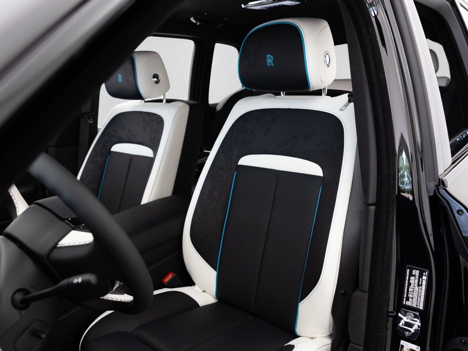 2027 Rolls-Royce Black Badge Cullinan 