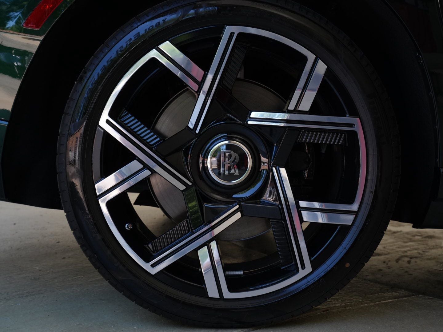 2027 Rolls-Royce Black Badge Cullinan 