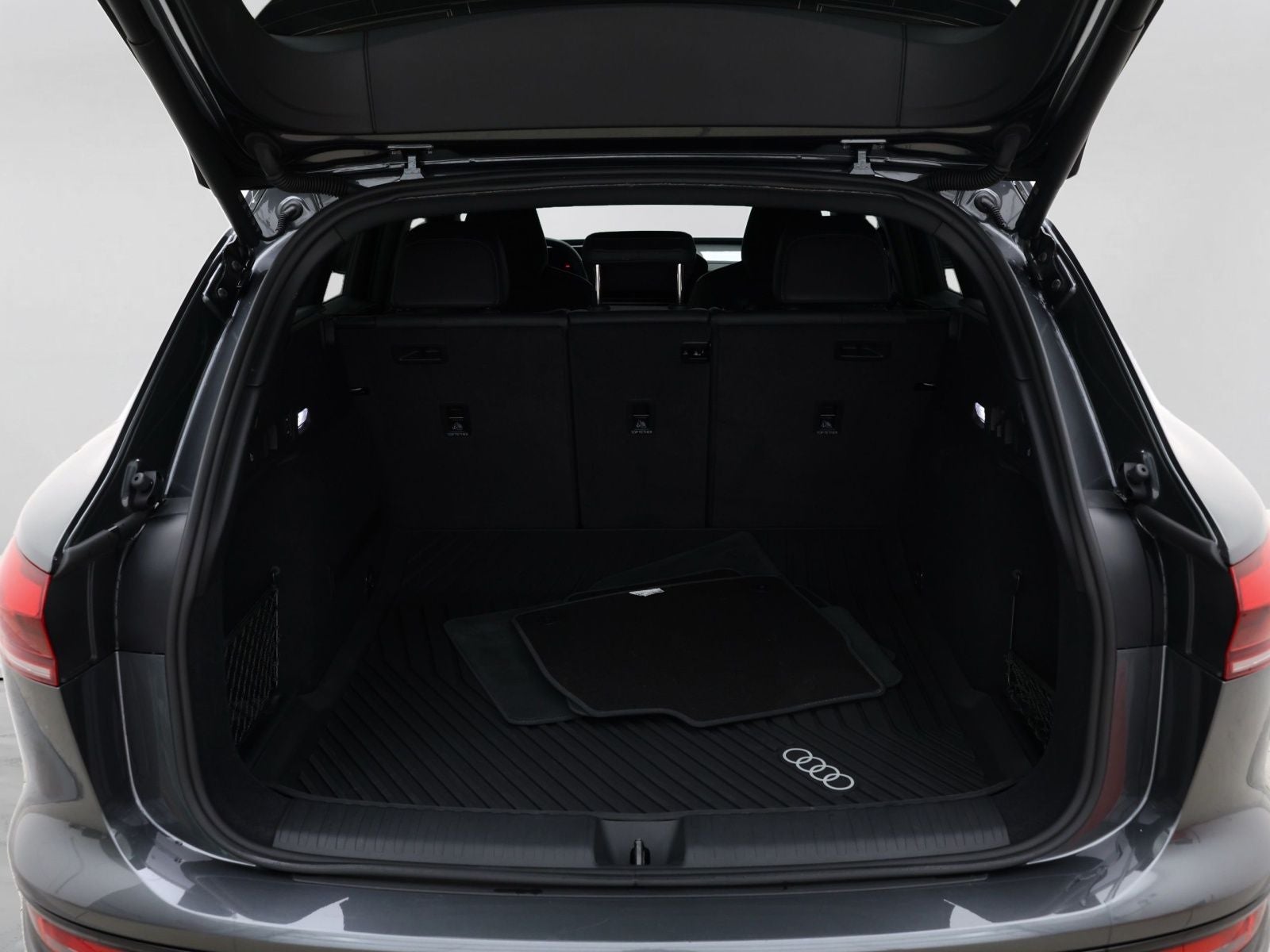 2025 Audi SQ6 e-tron Prestige quattro