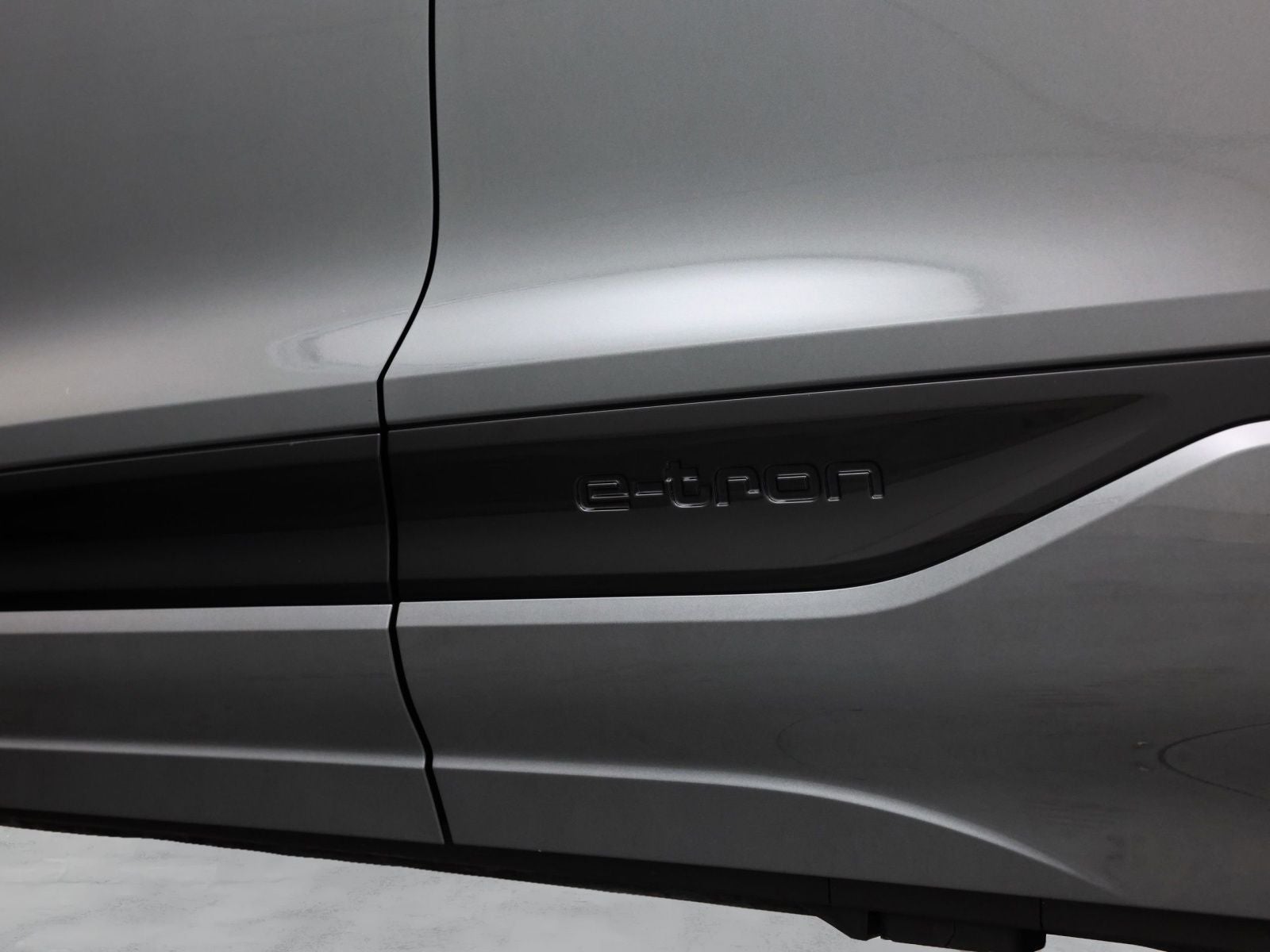 2025 Audi SQ6 e-tron Prestige quattro