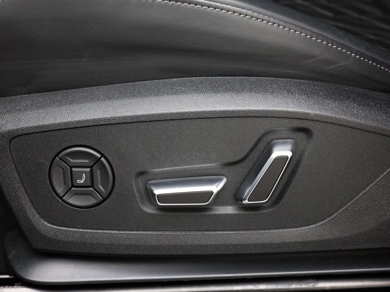 2025 Audi SQ6 e-tron Prestige quattro