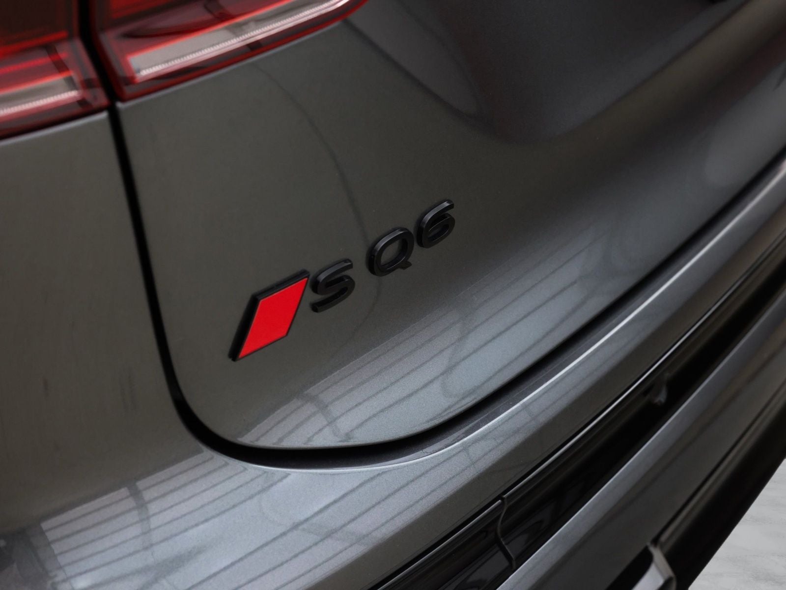 2025 Audi SQ6 e-tron Prestige quattro