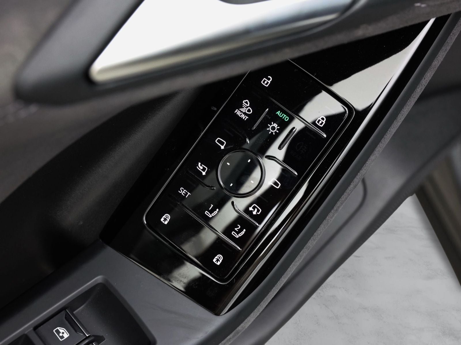 2025 Audi SQ6 e-tron Prestige quattro