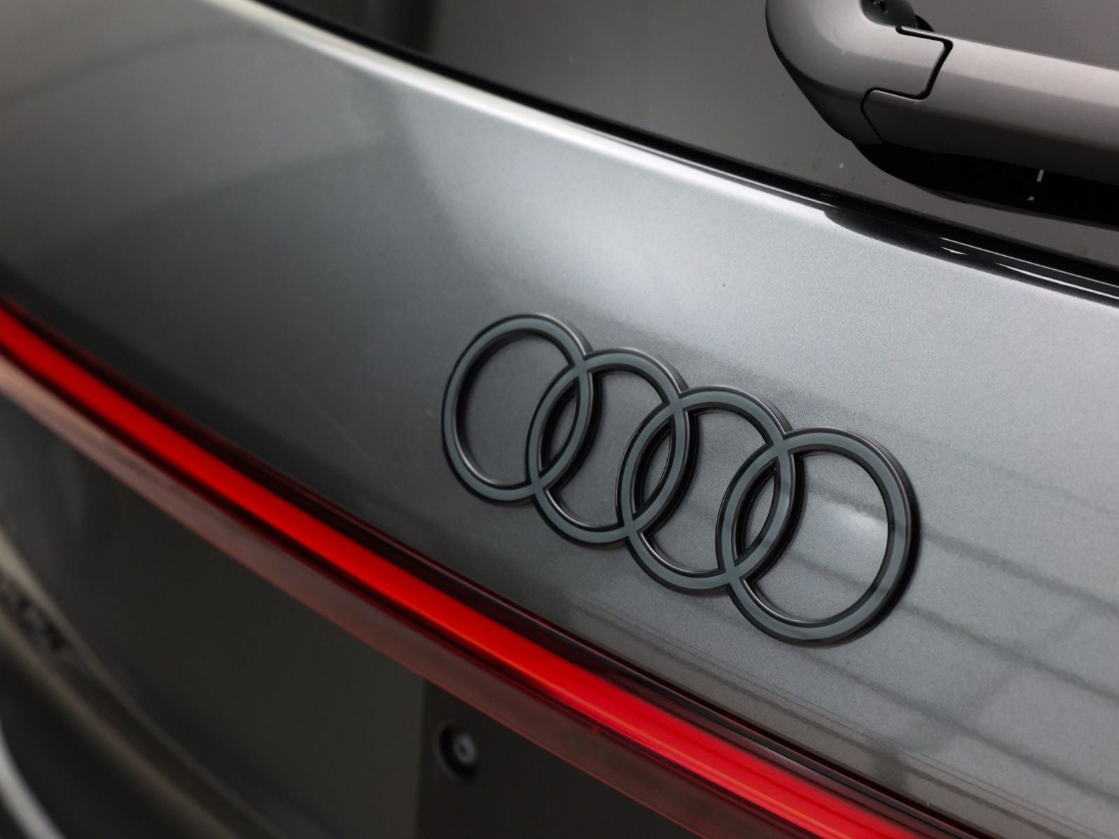 2025 Audi SQ6 e-tron Prestige quattro