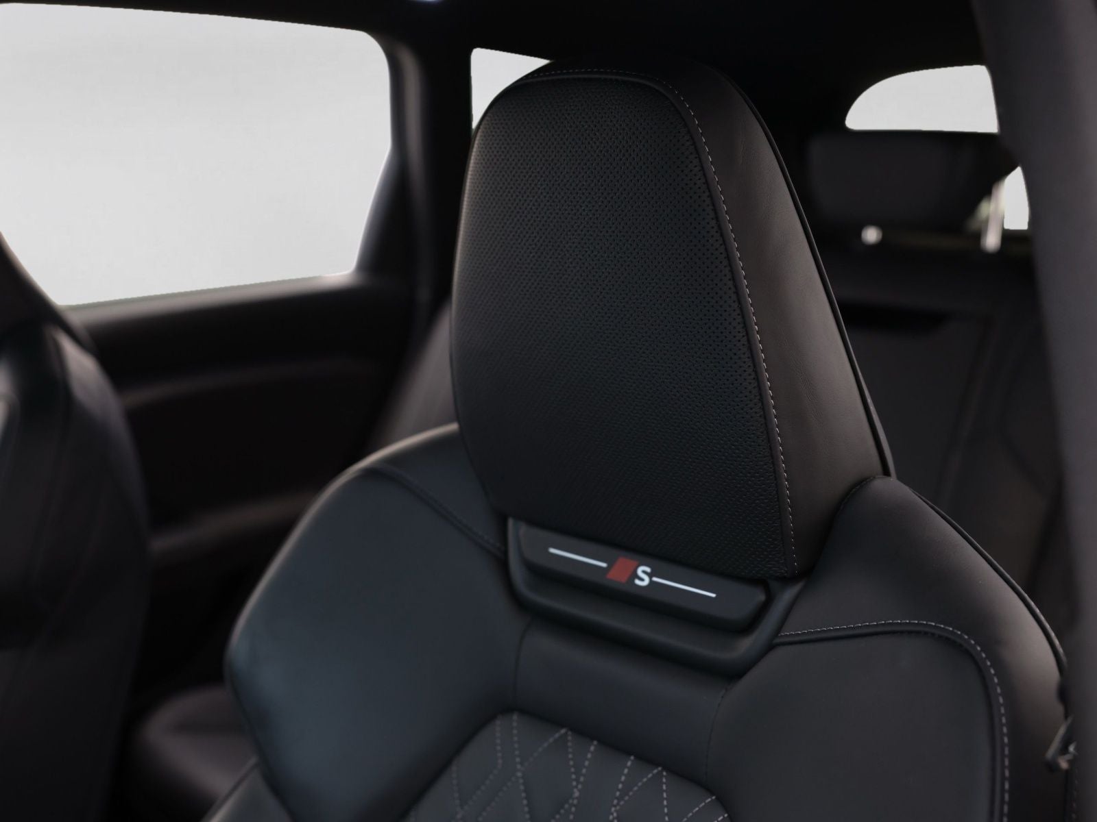 2025 Audi SQ6 e-tron Prestige quattro