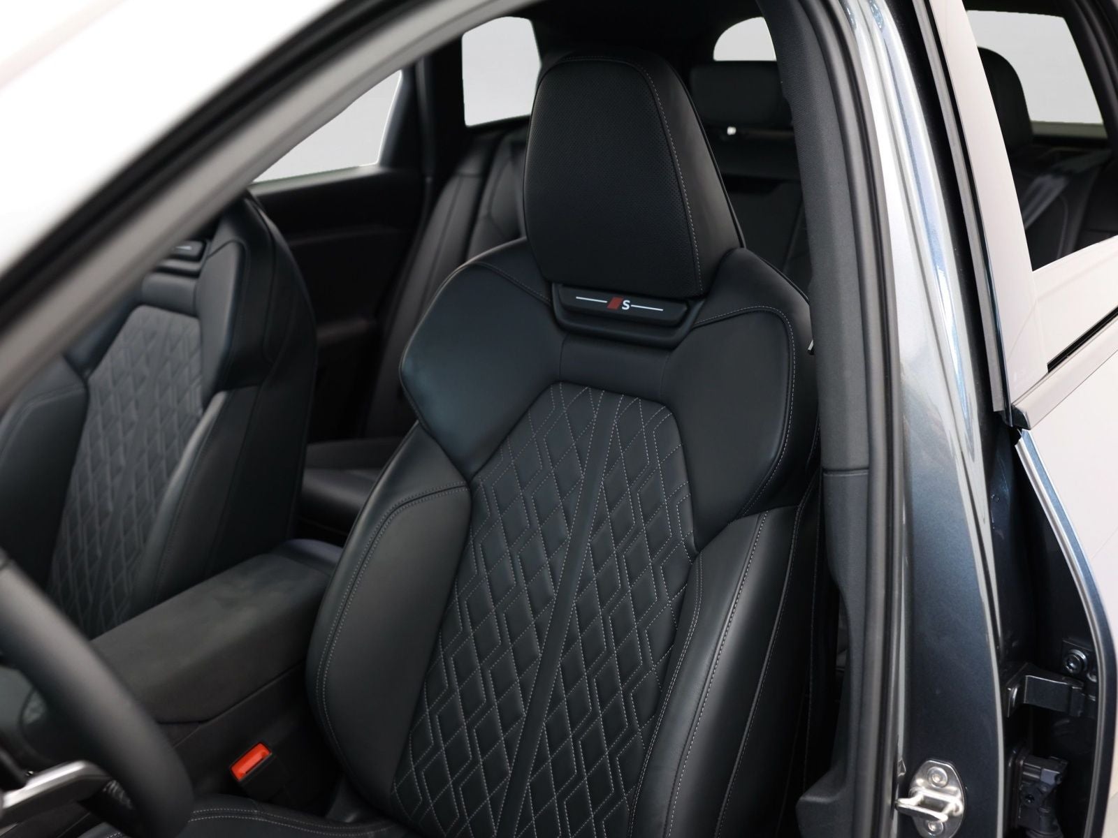 2025 Audi SQ6 e-tron Prestige quattro