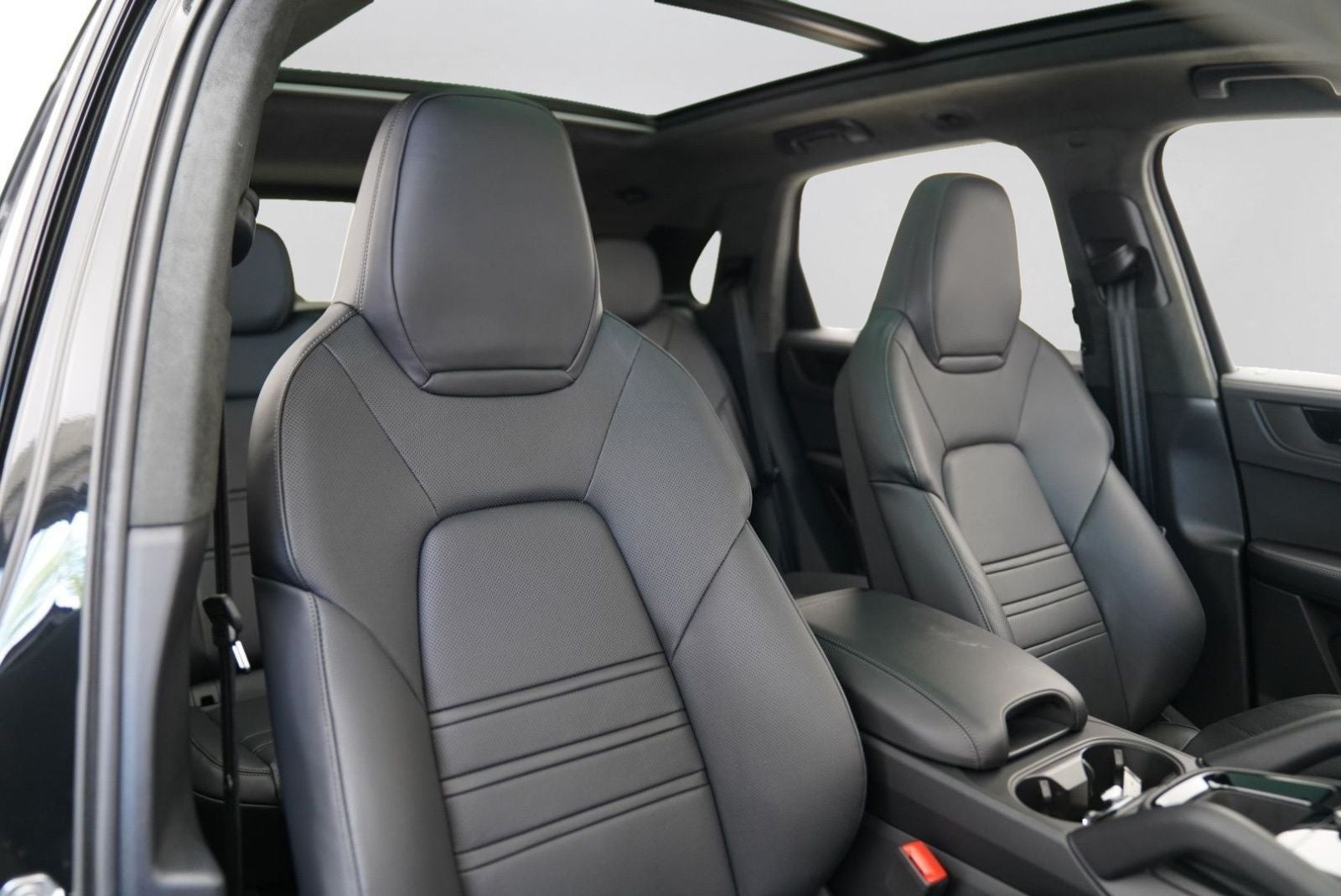 2025 Porsche Cayenne GTS