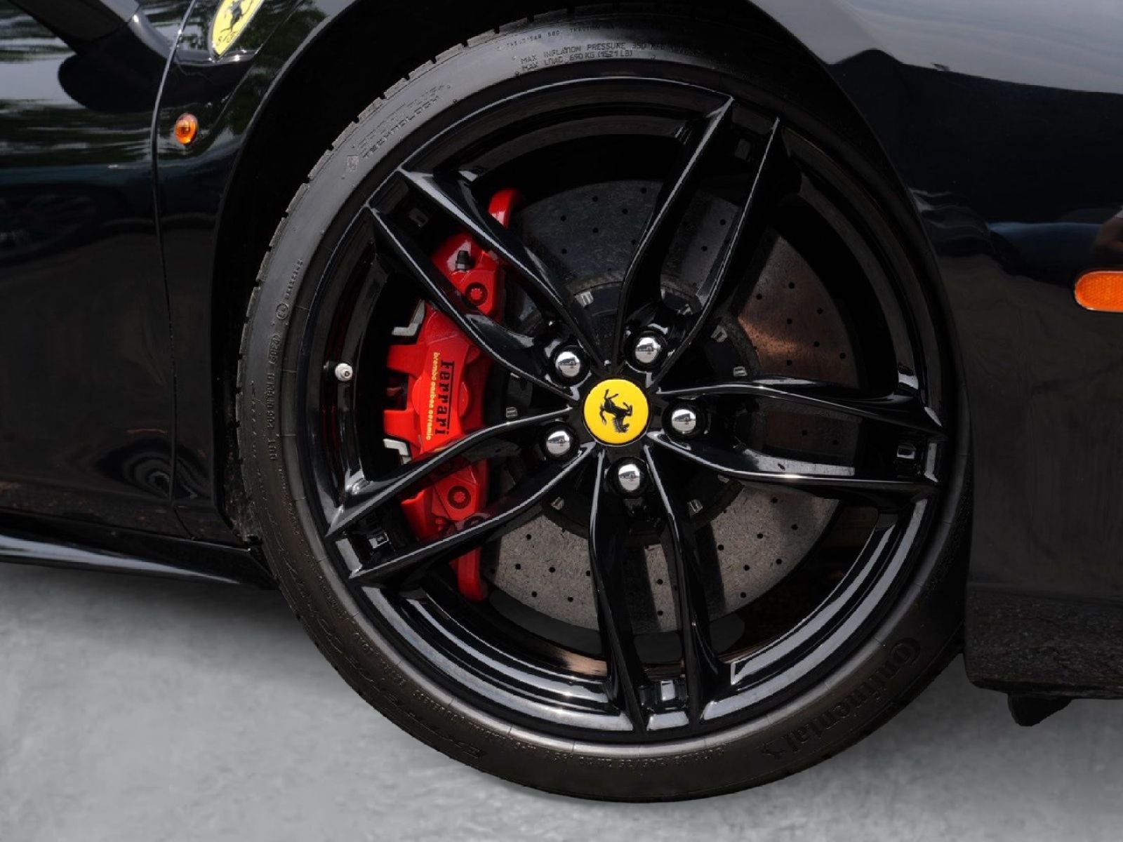 2019 Ferrari 488 Spider Base