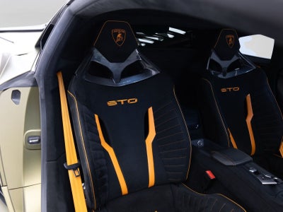 2022 Lamborghini Huracan STO Base