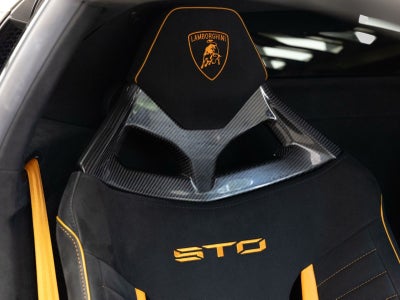 2022 Lamborghini Huracan STO Base