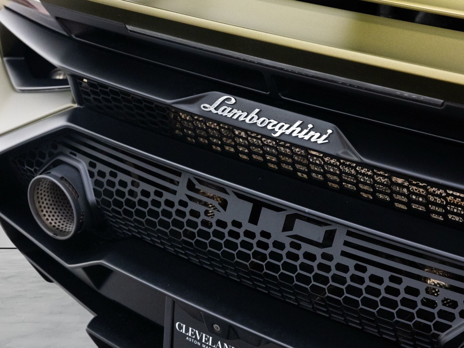 2022 Lamborghini Huracan STO Base