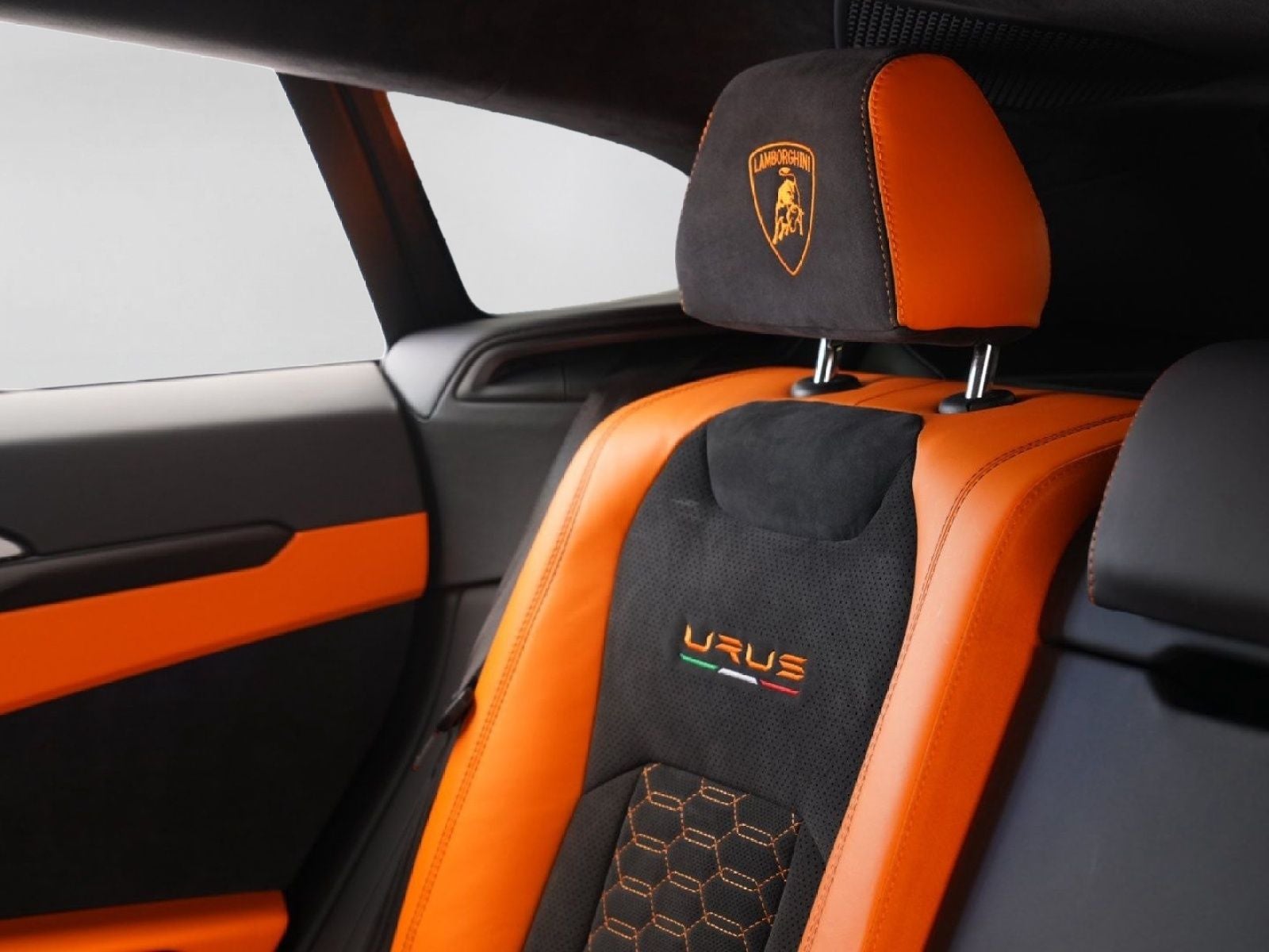 2022 Lamborghini Urus Base