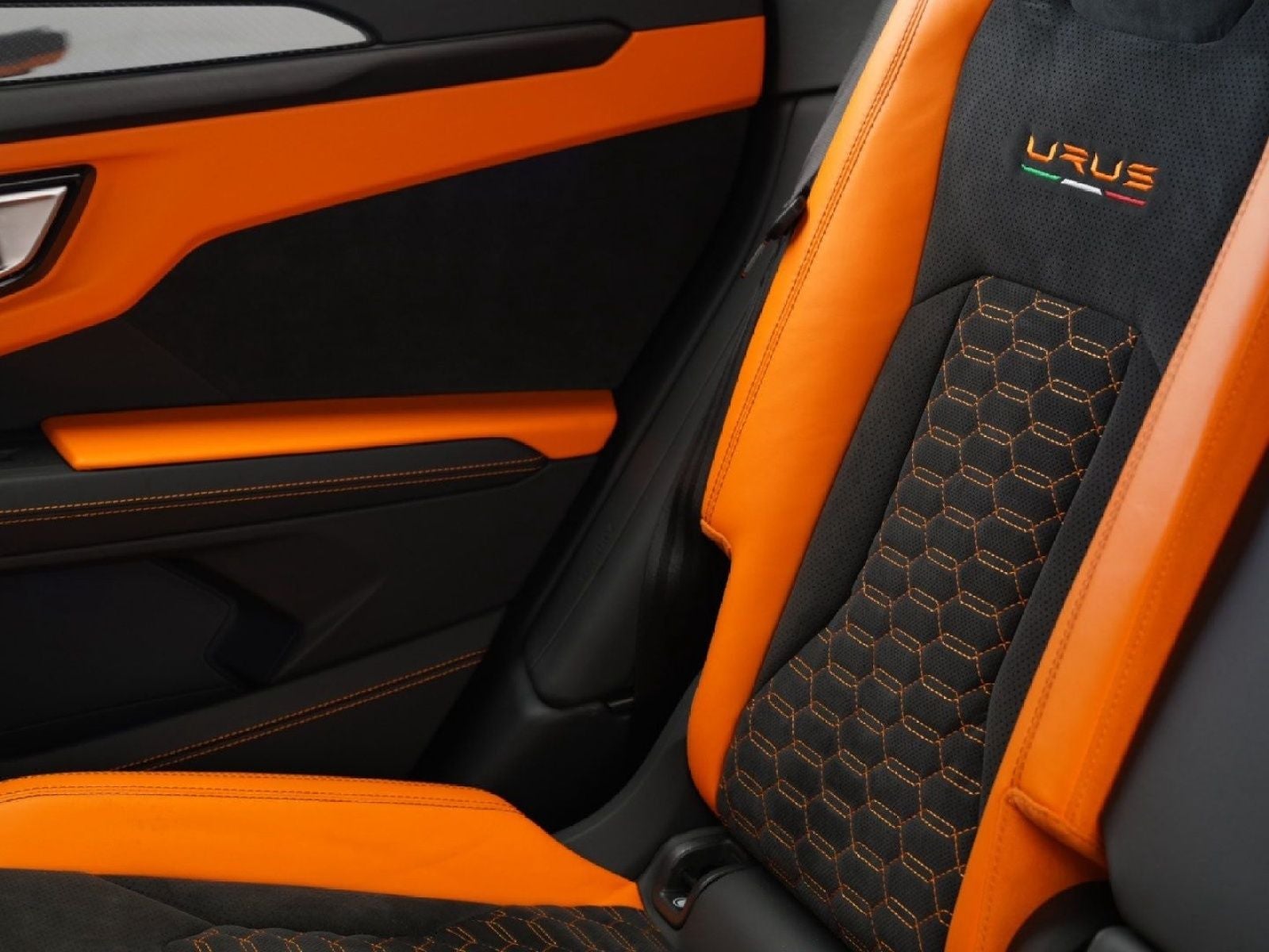 2022 Lamborghini Urus Base