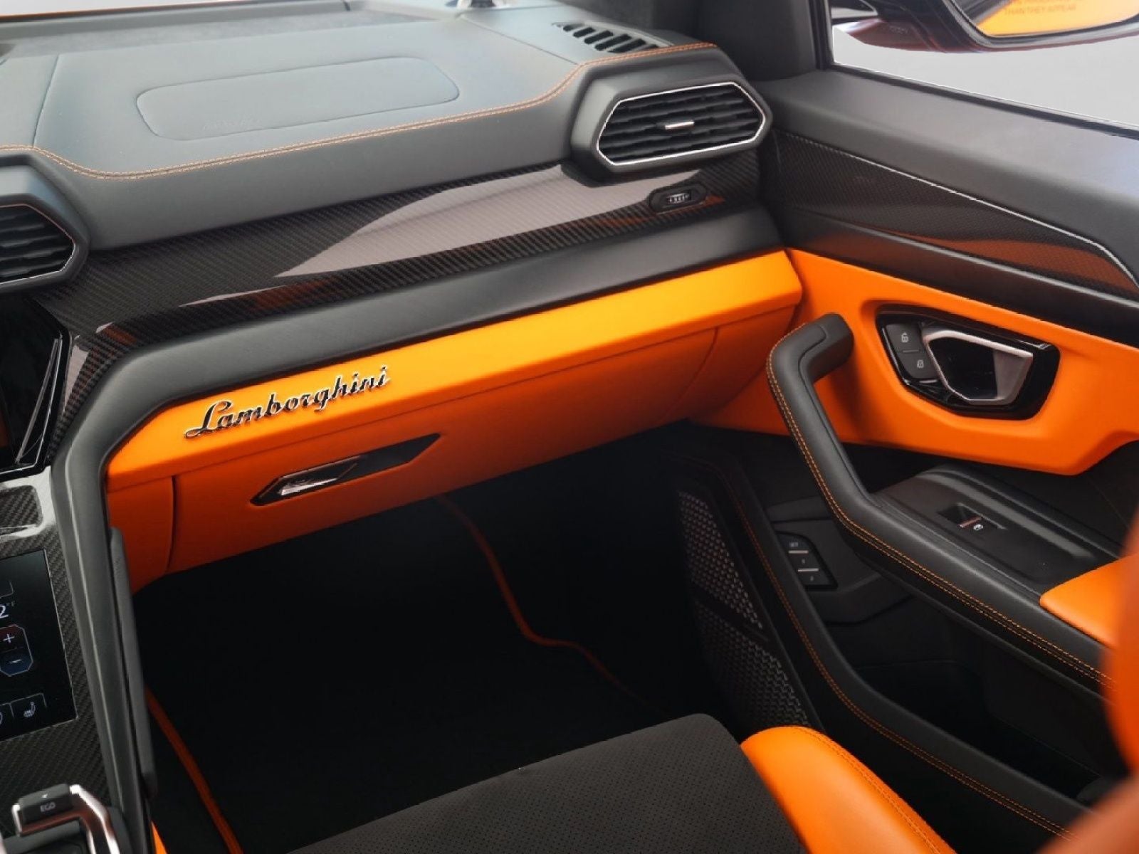 2022 Lamborghini Urus Base