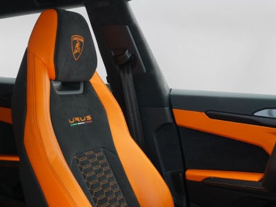2022 Lamborghini Urus Base